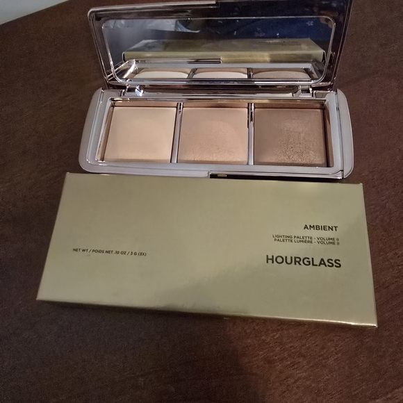 Hourglass Ambient Lighting Palette- Cream, Tan, Brown - Picture 1 of 2